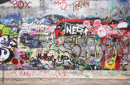 graffiti wall © Pavel Losevsky