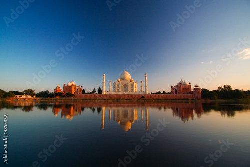 Board z aluminiowym obramowaniem Taj Mahal odzwierciedlenie w rzece