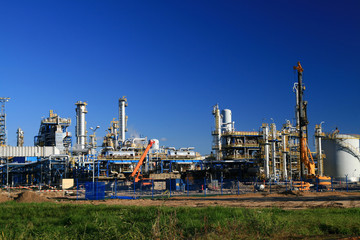 oil refinery construction