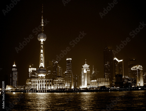 Board z aluminiowym obramowaniem Szanghaj - pudong @ night (czarno-biały)