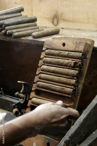 Naklejka na szafę Hand Made Cigars