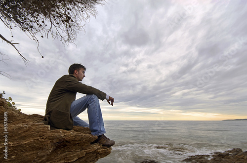 Jeune Homme Assis Seul Face A La Mer Solitude Tristesse Stock Photo Adobe Stock Jeune Homme Assis Seul Face A La Mer Solitude Tristesse Stock Photo Adobe Stock