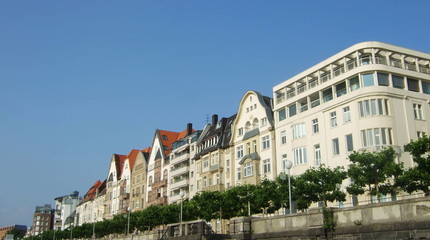 Wall Mural - Altbauten am Düsseldorfer Rheinufer