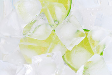 Fresh Lemon slice and ice cubes .