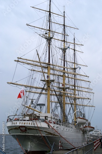 Fototapeta na wymiar sailing ship Dar Pomorza