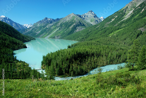 Naklejka samoprzylepna Górskie jezioro kucherlinskoe, altai, rosja