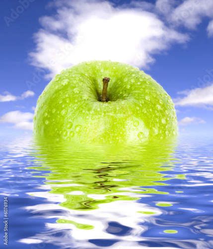 Plakat na papierze fotorealistycznym Zielone jabłko - manzana verde