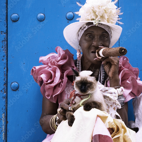 Naklejka dekoracyjna Cuban cigar lady