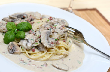 Wall Mural - Spaghetti  on a plate with mushroom gravy