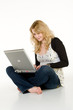 © Frank Eckgold - Hübsche Frau mit Laptop