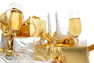 Canvas Print - Glasses of champagne , gifts