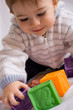 bébé enfant jouer apprendre grandir cube attraper découvrir joue