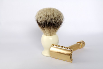  	Gold old fashioned double edge razor with shaving badger brush