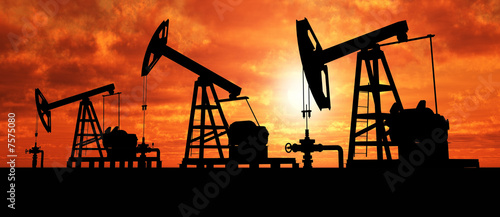 Fotografía Silhouette three oil pumps