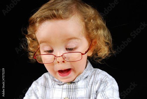 Bebe Avec Des Lunette Qui Fait Une Drole De Tete Stock Photo Adobe Stock Bebe Avec Des Lunette Qui Fait Une Drole De Tete Stock Photo Adobe Stock