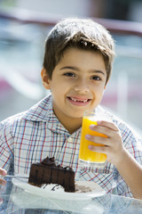 Poster - Boy drinking orange juice in cafe