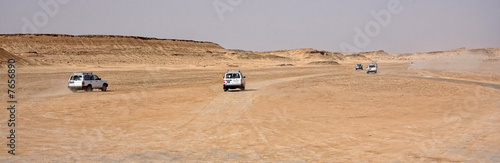 Naklejka na drzwi Jeeps in desert