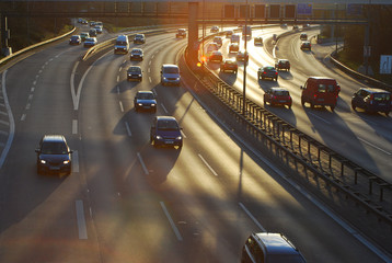 Verkehr auf Autobahn