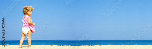 Fototapeta banner samotnego dziecka