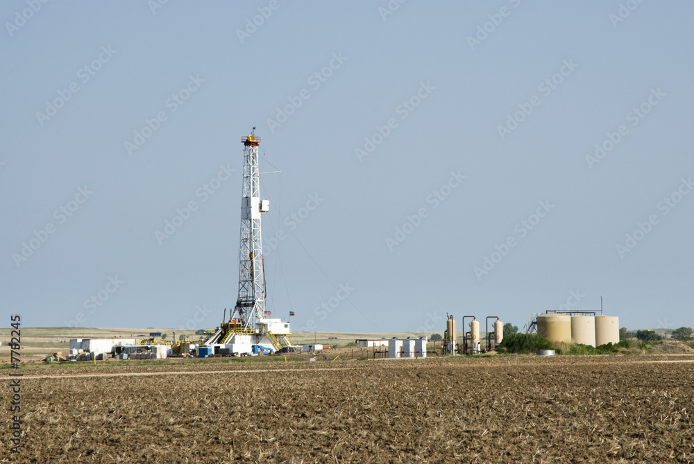Drilling Rig & gas storage tanks Stock Photo | Adobe Stock