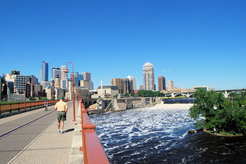 Stone Arch Bridge to Minneapolis