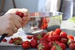 canvas print picture - Erdbeeren zubereiten