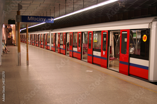 Board z aluminiowym obramowaniem Szyna metra