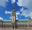 hamburger rathaus unter blauem himmel, hansestadt hamburg