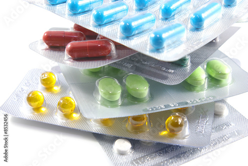 Fotografia different pills isolated on white