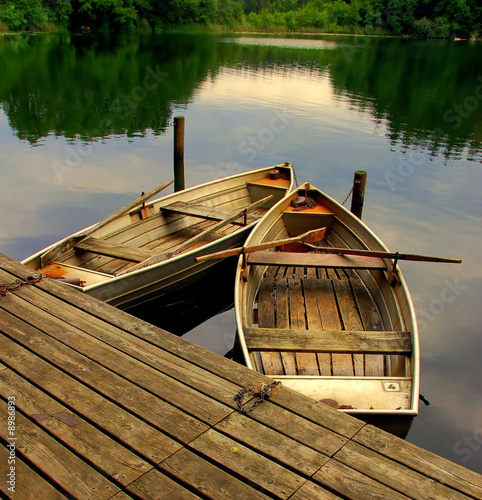 Naklejka dekoracyjna Two old rowing boats on a lake