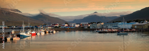 Plakat na papierze fotorealistycznym Port rybacki w Islandii