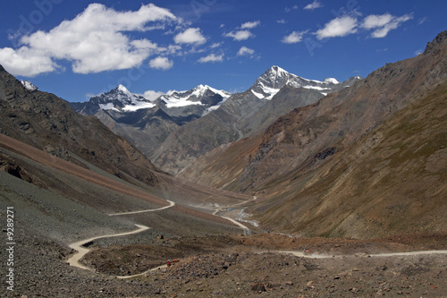 Naklejka samoprzylepna Górska droga w ladakh