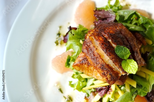 Fotografie, Obraz An image of a gourmet fish and citrus salad