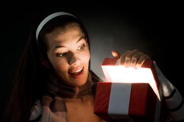 a beautifull girl opening  x-mass magic present