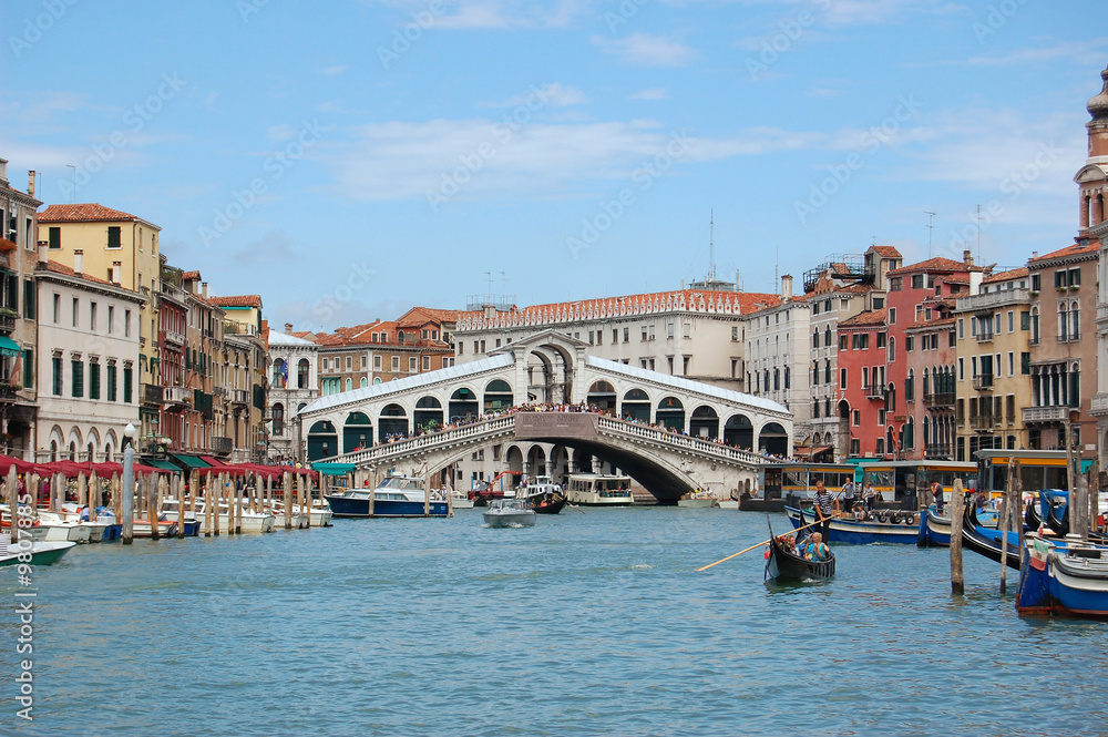Bridge Rialto. Grandee the channel in Venice. Italy - obrazy, fototapety, plakaty 