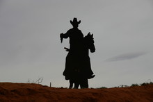 Pappcowboy Im Monument Valley, Arizona - USA