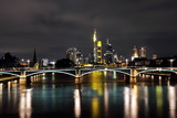 Fototapeta Mosty linowy / wiszący - Frankfurt Skyline at Night