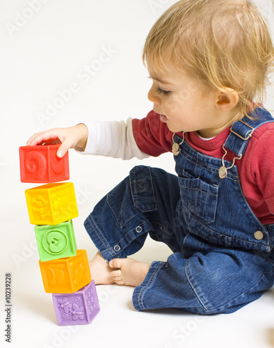 Jouer Eveil Empiler Cube Bebe Enfant Apprendre Construire Garcon Stock Photo Adobe Stock Jouer Eveil Empiler Cube Bebe Enfant Apprendre Construire Garcon Stock Photo Adobe Stock