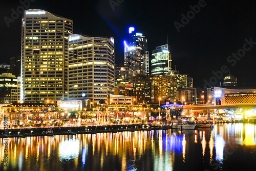 Obraz na płótnie canvas czteroczęściowy "tetraptyk" Kochany schronienie przy nocą w Sydney, Australia