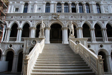 Wall Mural - La Scala dei Giganti dans le Palais des Doges