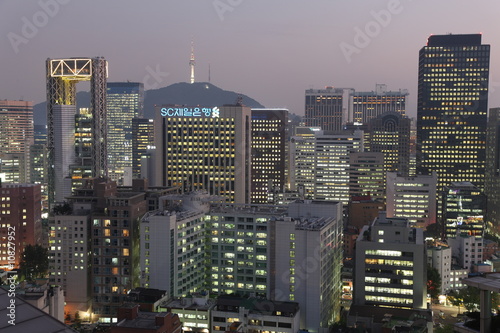 Obraz na płótnie canvas trzyczęściowy "tryptyk" Seoul o zmierzchu