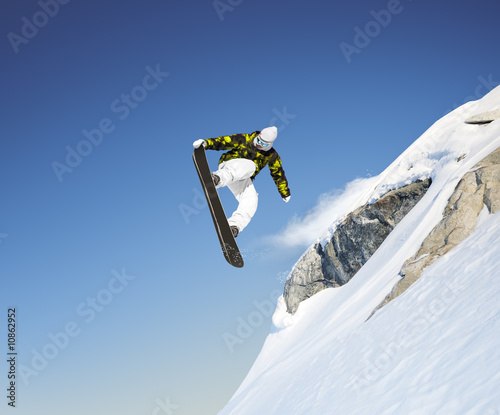 Board z aluminiowym obramowaniem Skok snowboardowy