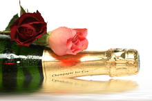 Duo De Roses Et Champagne