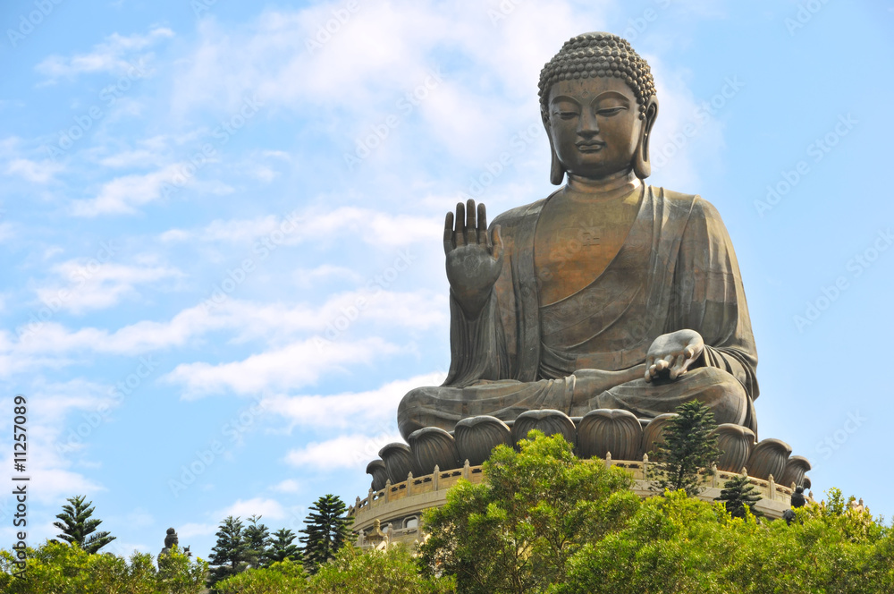 Tian Tan Buddha in Hong Kong. - obrazy, fototapety, plakaty 