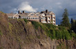 Lodge at the edge of the cliff