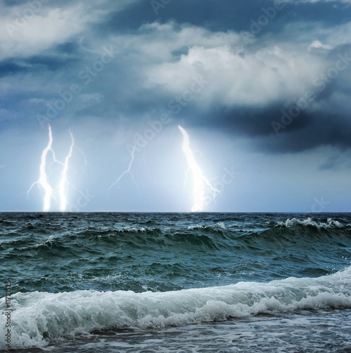 Plakat na papierze fotorealistycznym Burza oceanu