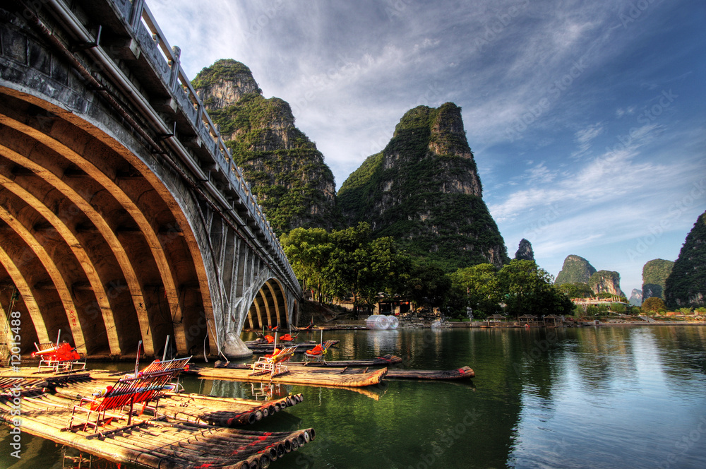Bamboo raft on the Li river - obrazy, fototapety, plakaty 