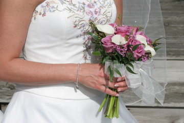 Sticker - bride holding wedding flowers