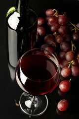 Canvas Print - Red wine and grape