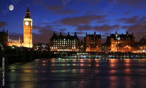 Plakat na papierze fotorealistycznym Panoramę Londynu w świetle księżyca